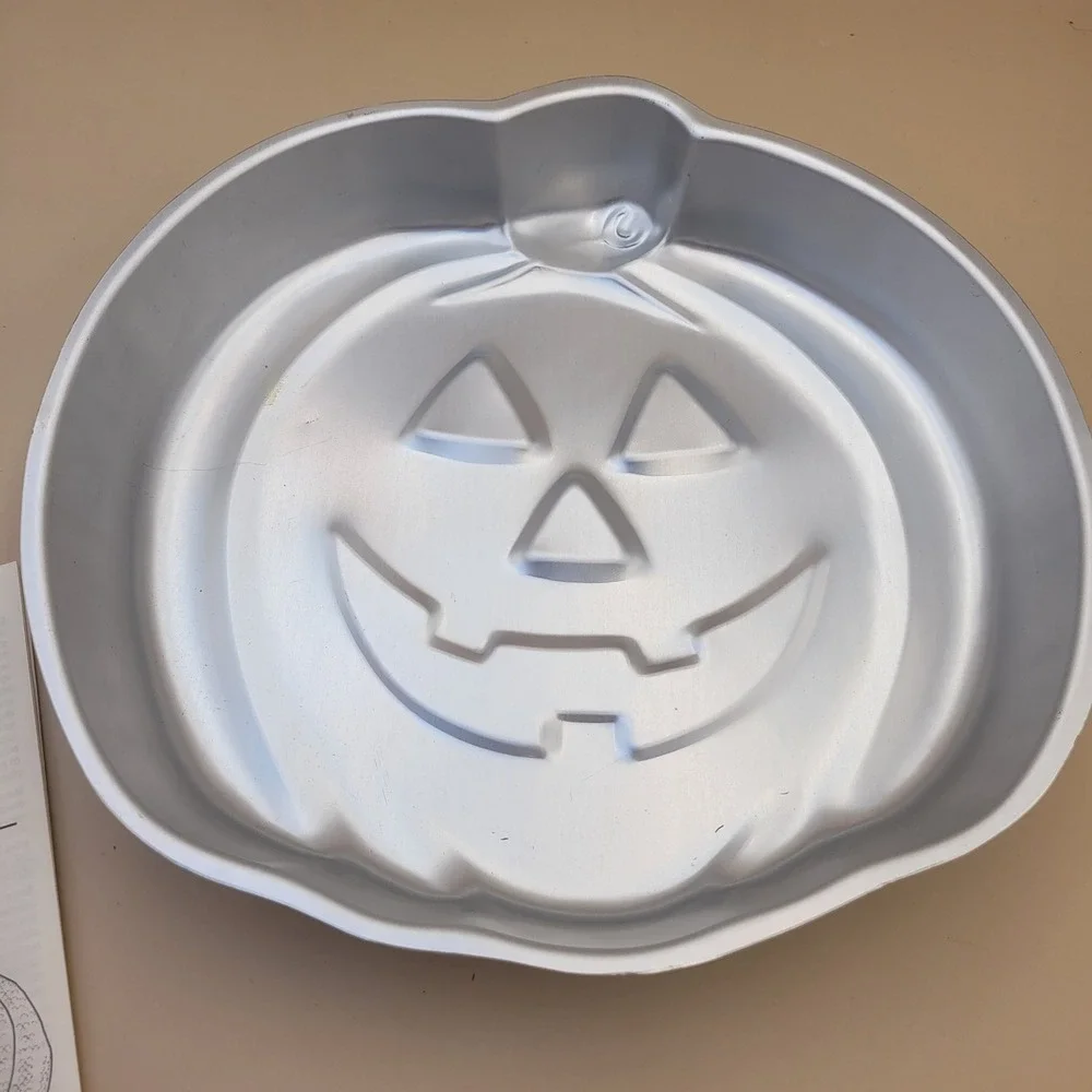 Wilton Jack-O-Lantern Pumpkin Cake Pan Vintage 1991 Halloween Aluminum 2105-3068